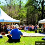 조지아의 민속 축제 일정 - A lively outdoor folk music festival scene in Clayton, Georgia during mid-April, featuring a diverse...